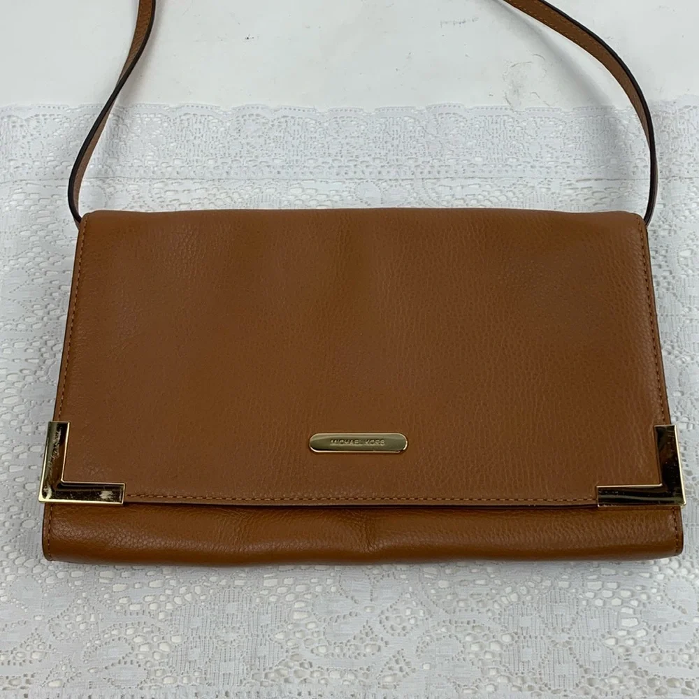 Michael Kors Leather Slim Shoulder handbag purse Brown Gold trim Lined Pockets